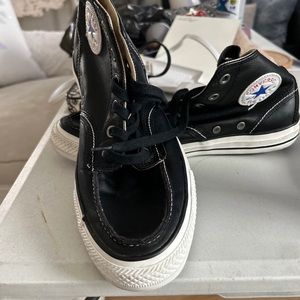 Converse Hi-Top. Upper leather. Unisex. Size 8.5.